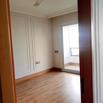 Room in 4 BHK Builder Floor at DLF The Grove, Sector 54 – for Rent
