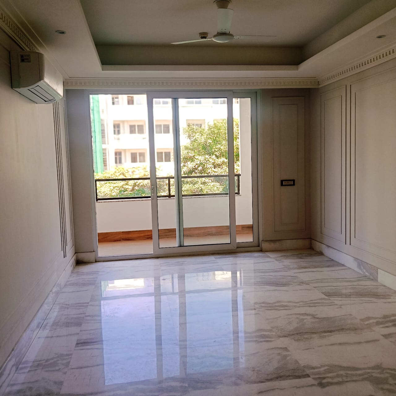 4 BHK + Servant Room 1500 Sq.Ft. Builder Floor in DLF The Grove
