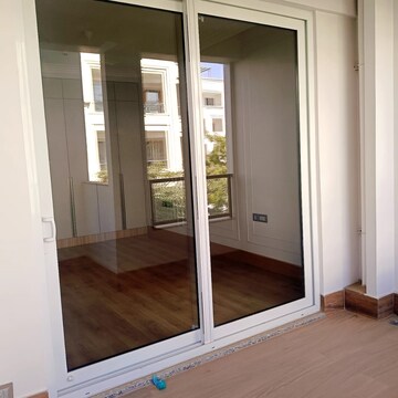 Building Lobby in 4 BHK Builder Floor at DLF The Grove, Sector 54 – for Rent