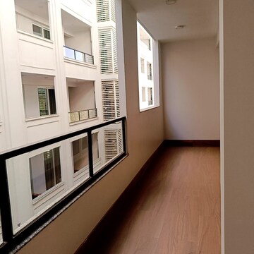 Balcony in 4 BHK Builder Floor at DLF The Grove, Sector 54 – for Rent