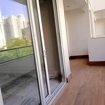 Building Lobby in 4 BHK Builder Floor at DLF The Grove, Sector 54 – for Rent