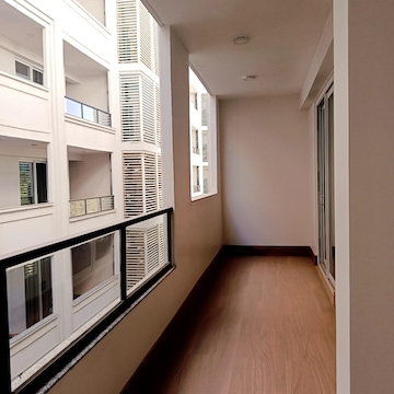 Balcony in 4 BHK Builder Floor at DLF The Grove, Sector 54 – for Rent