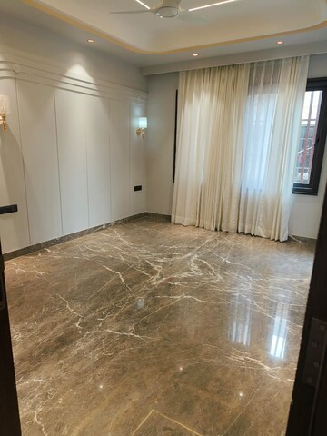 Room in 4 BHK Builder Floor at Sector 49 – for Sale