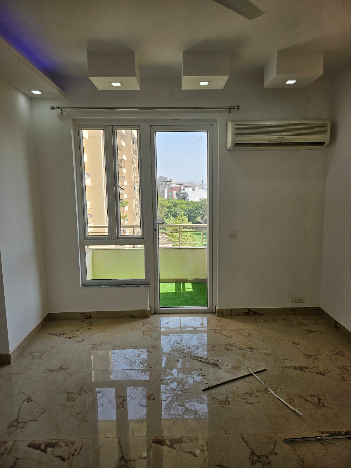 3 BHK + Servant Room Apartment For Rent in AEZ Aloha