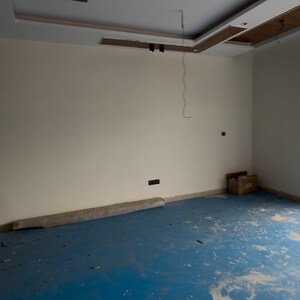 Room in 5 BHK Builder Floor at Sector 21c – for Sale