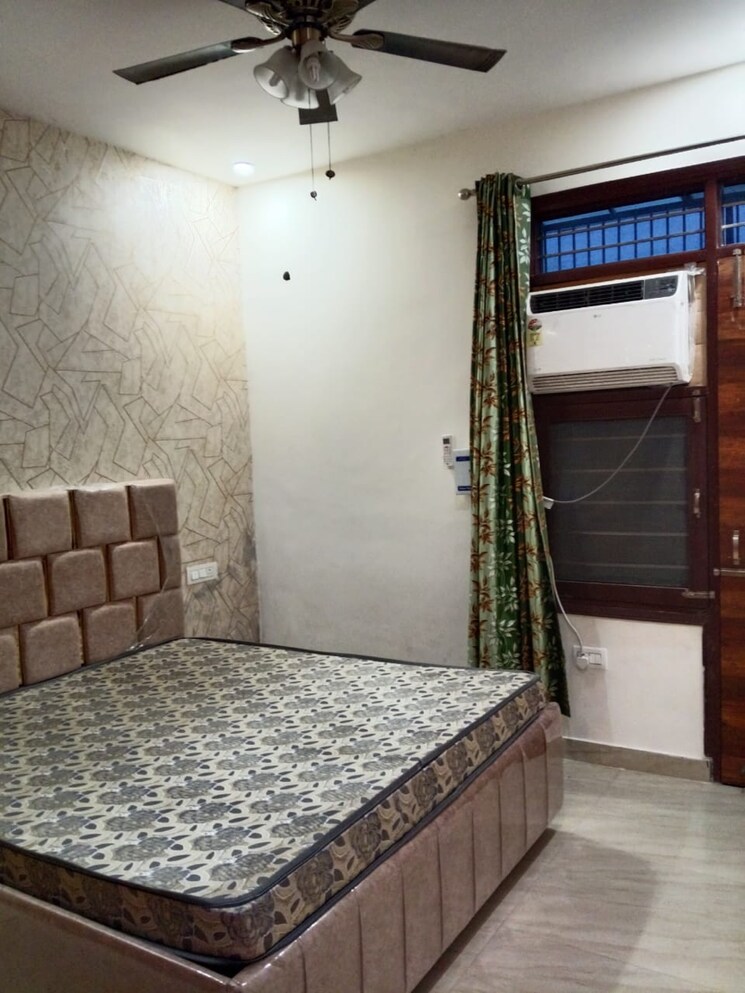 Room, greater mohali 2 Bedroom 128 Sq.Yd. Apartment In Greater Mohali Mohali 8867044