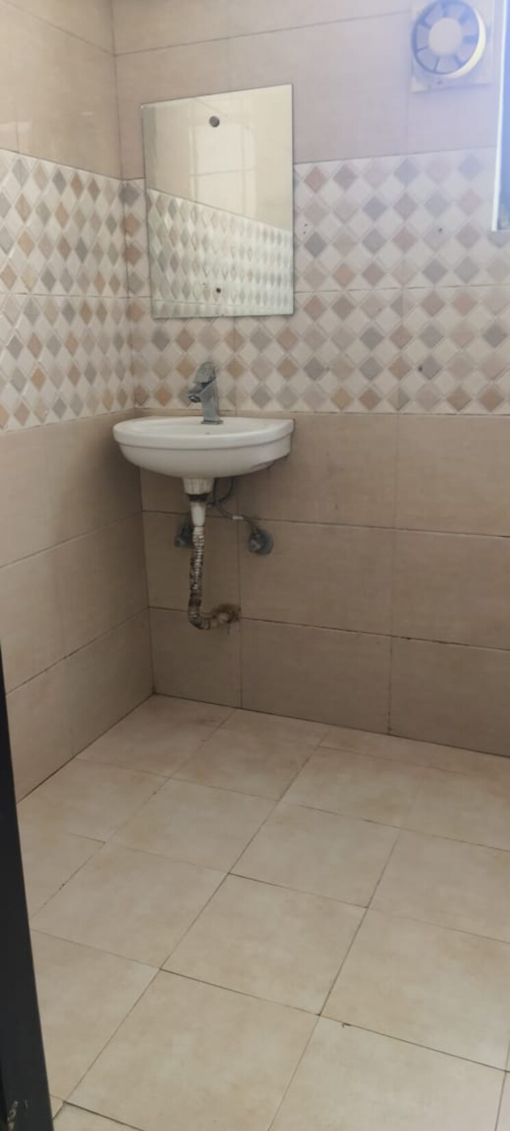 Bathroom, sushant lok i 1 Bedroom 500 Sq.Ft. Builder Floor In Sushant Lok I Gurgaon 8867038