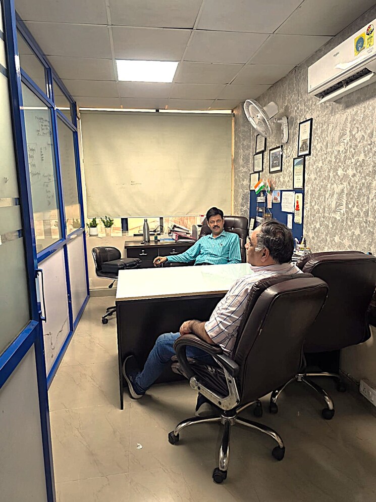 Team Area, sector 3 Commercial Office Space 2200 Sq.Ft. In Sector 3 Noida 8867067