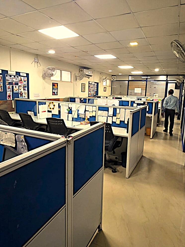 Team Area, sector 3 Commercial Office Space 2200 Sq.Ft. In Sector 3 Noida 8867067