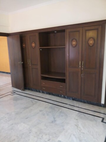 Room in 3 BHK Apartment at Defence Colony – for Rent