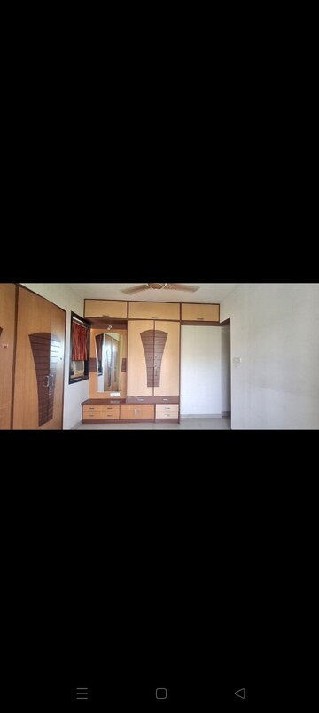 Room in 3 BHK Apartment at Runwal Estate, Dhokali – for Rent