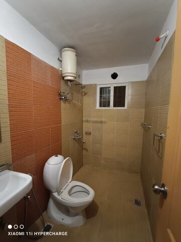 Bathroom in 4 BHK Apartment at Greater Mohali – for Rent
