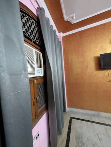 Master Bedroom in 1 BHK Builder Floor at Subhash Nagar – for Rent