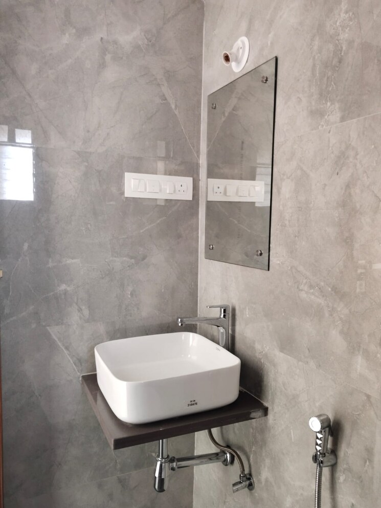 Bathroom, naman-habitat 3 Bedroom 1025 Sq.Ft. Apartment In Andheri West Mumbai 8867123