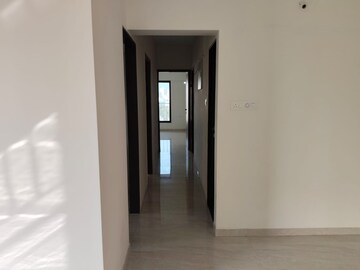 Room in 3 BHK Apartment at Naman Habitat, Andheri West – for Rent