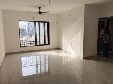 Room in 3 BHK Apartment at Naman Habitat, Andheri West – for Rent