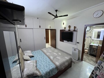 Bedroom in 2 BHK Apartment at Amrapali Sapphire, Sector 45 – for Sale