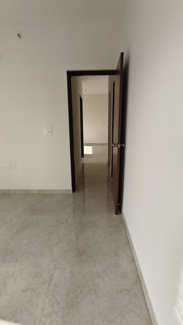 Room in 2 BHK Apartment at Lodha Amara, Kolshet Road – for Rent