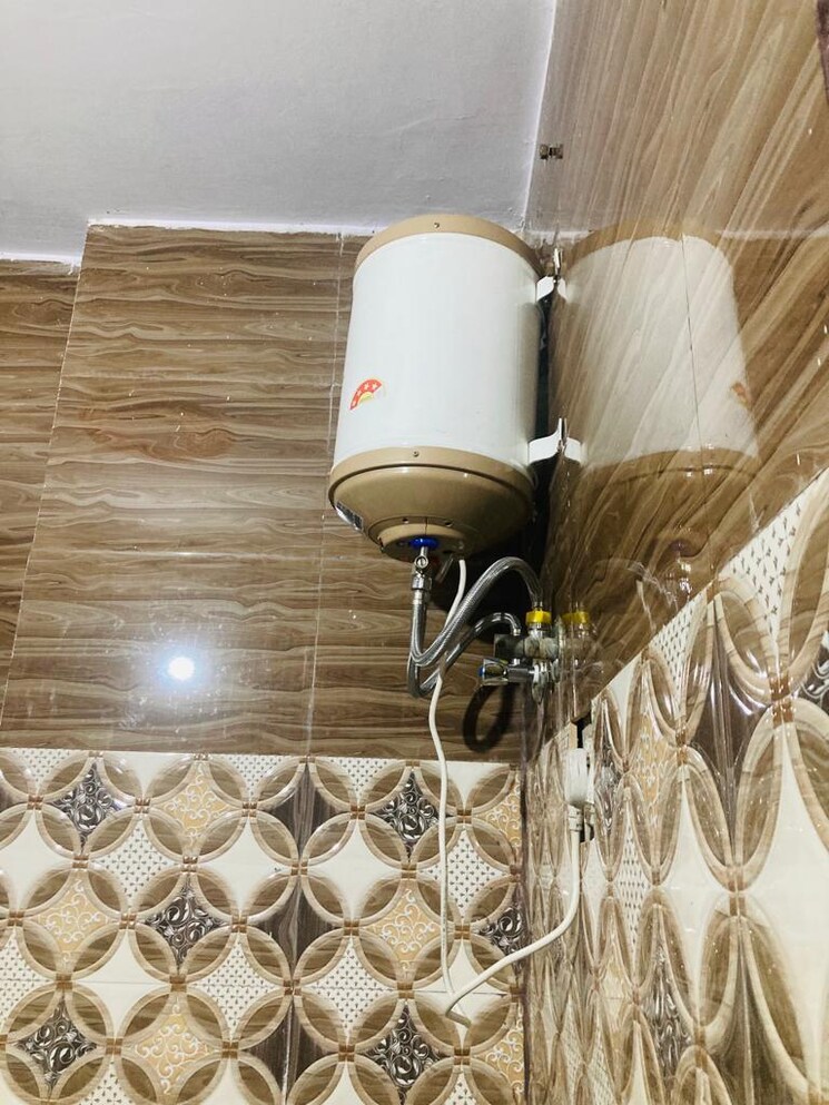 Bathroom, tagore garden 2 Bedroom 150 Sq.Yd. Builder Floor In Tagore Garden Delhi 8867268