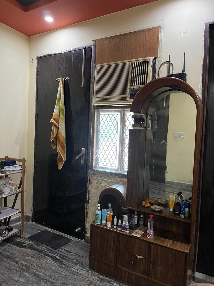 Gym, tagore garden 2 Bedroom 150 Sq.Yd. Builder Floor In Tagore Garden Delhi 8867268