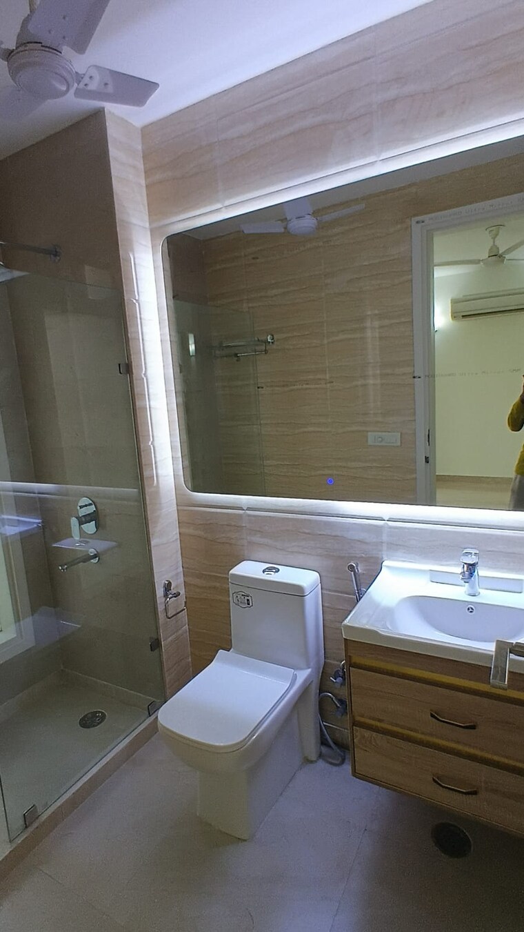 Bathroom, east of kailash 3 Bedroom 1200 Sq.Ft. Builder Floor In East Of Kailash Delhi 8867261