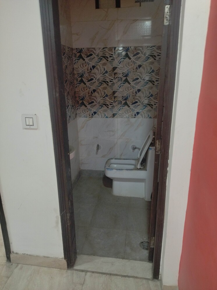 Bathroom, govindpuri 3 Bedroom 900 Sq.Ft. Builder Floor In Govindpuri Delhi 8867312