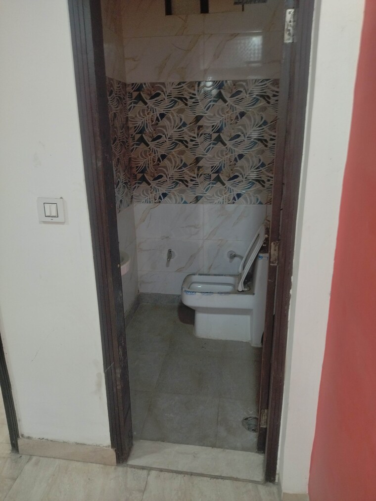 Bathroom, govindpuri 3 Bedroom 900 Sq.Ft. Builder Floor In Govindpuri Delhi 8867312