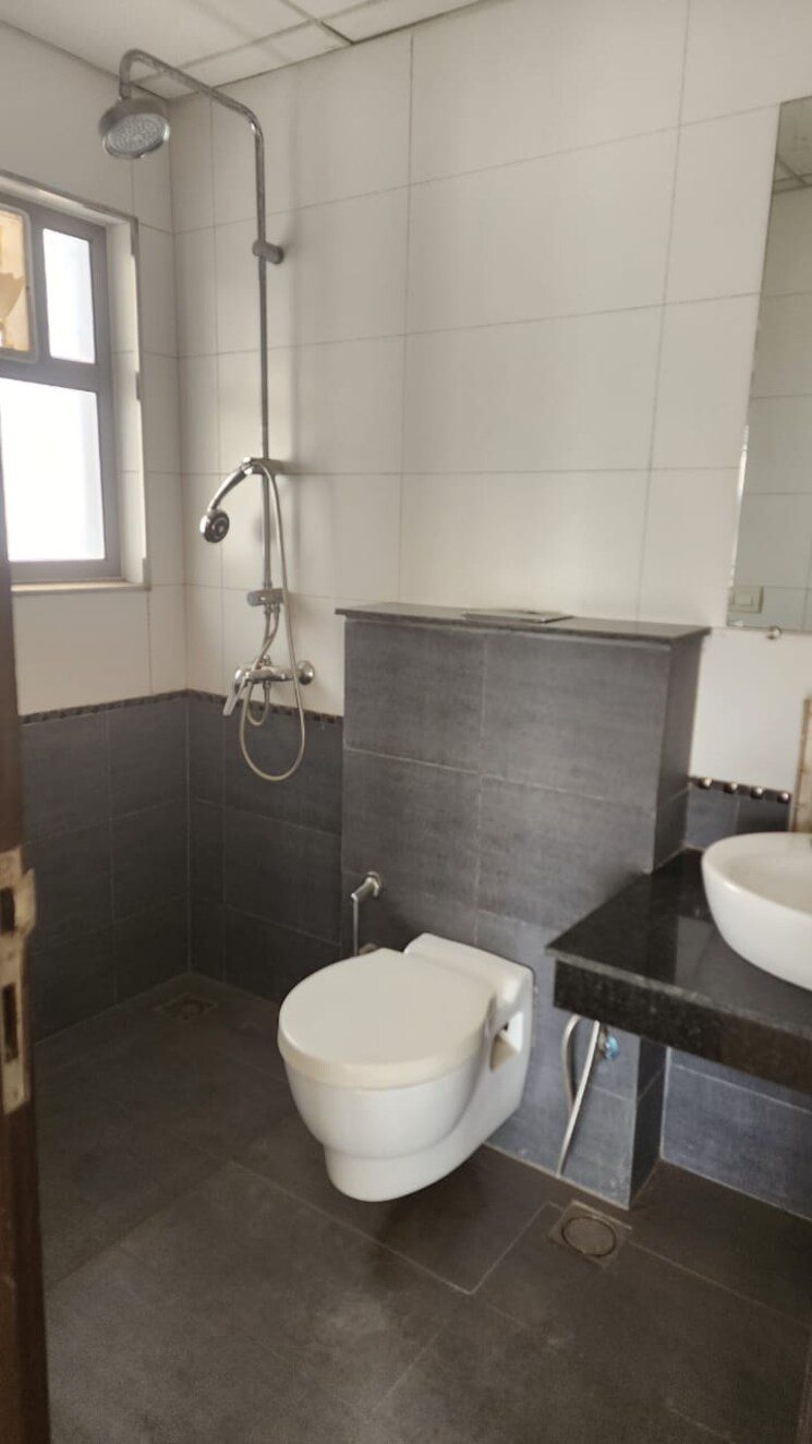 Bathroom, dlf-westend-heights 4 Bedroom 2800 Sq.Ft. Apartment In Sector 53 Gurgaon 8867177