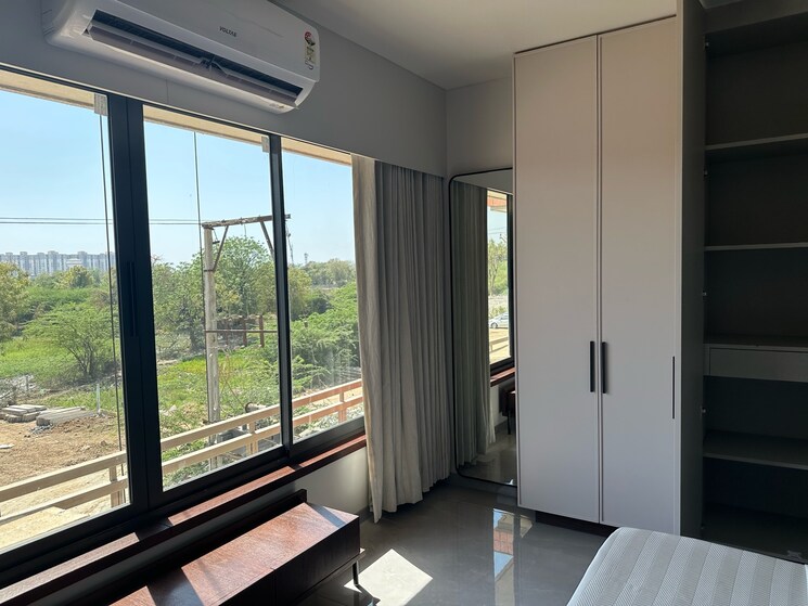 Room, strut-arcadia-77 4 Bedroom 425 Sq.Yd. Apartment In Gota Ahmedabad 8867221