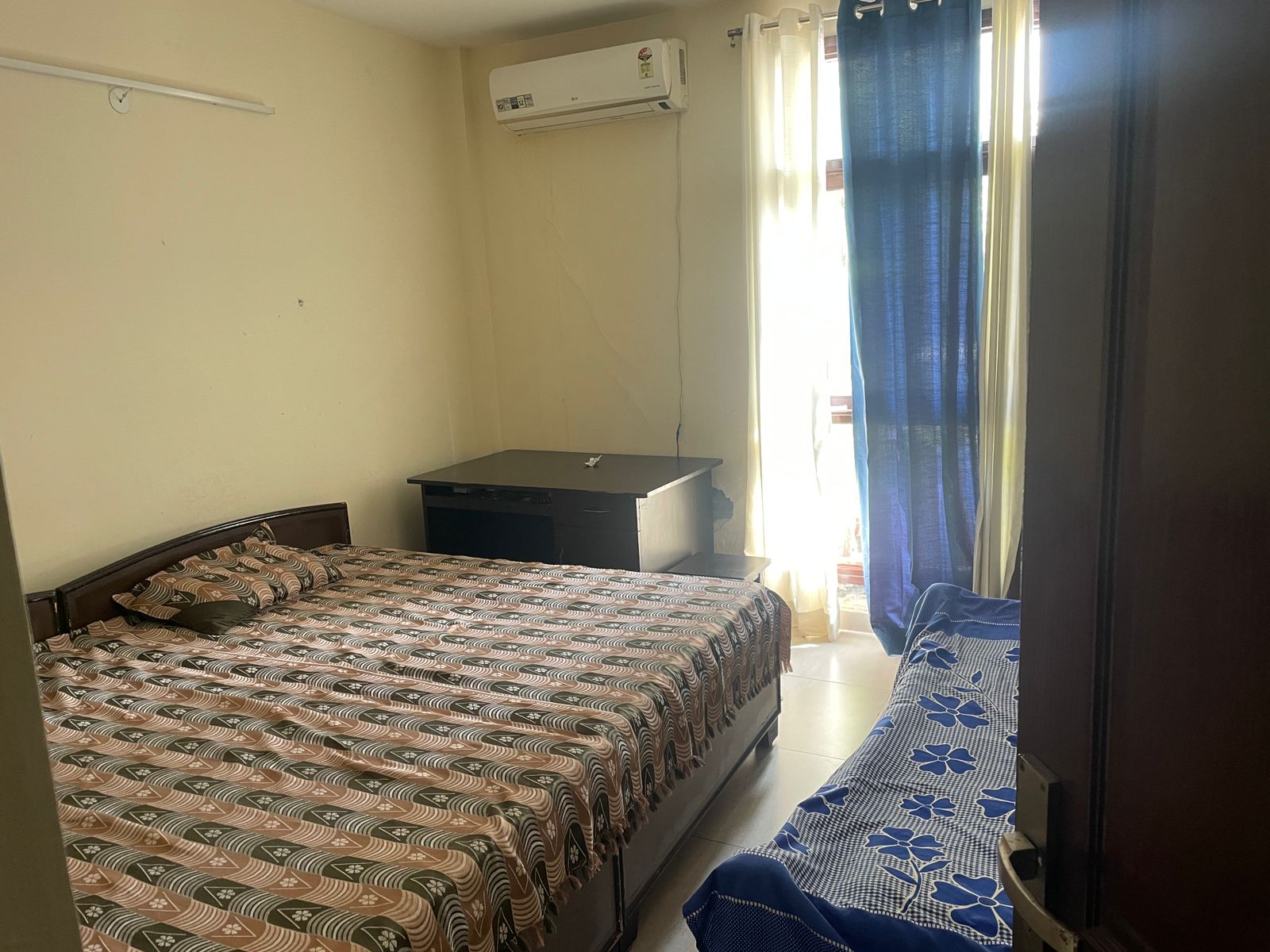 2 BHK Apartment For Rent in Wave Executive Floors