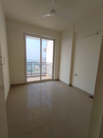 2 BHK Apartment For Rent in ROF Aalayas, Sector 102