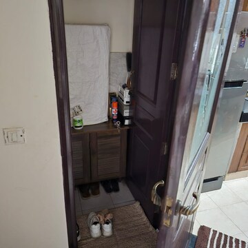 Bathroom in 1 BHK Builder Floor at Sector 40 – for Rent