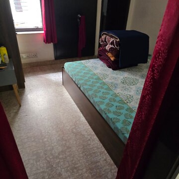 Bedroom in 1 BHK Builder Floor at Sector 40 – for Rent