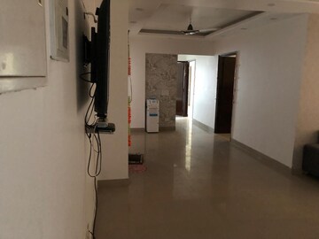Room in 3 BHK Apartment at Grihapravesh, Sector 77 – for Rent