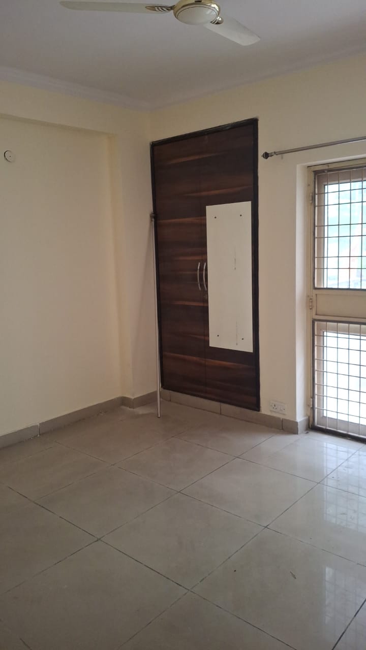 2 BHK Apartment For Rent in Panchsheel Greens