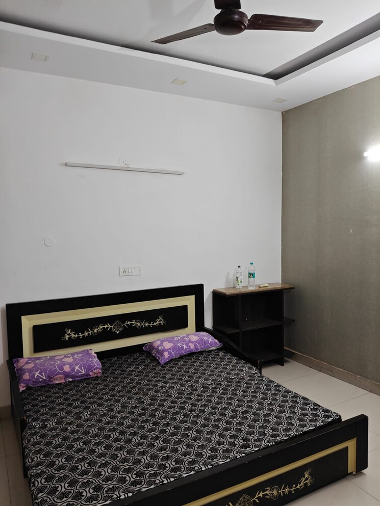 Bedroom, sector 49 5 Bedroom 153 Sq.Mt. Independent House In Sector 49 Noida 8867564