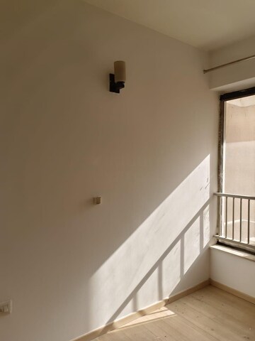 Furnished Amenities in 3 BHK Apartment at DLF Regal Gardens, Sector 90 – for Rent