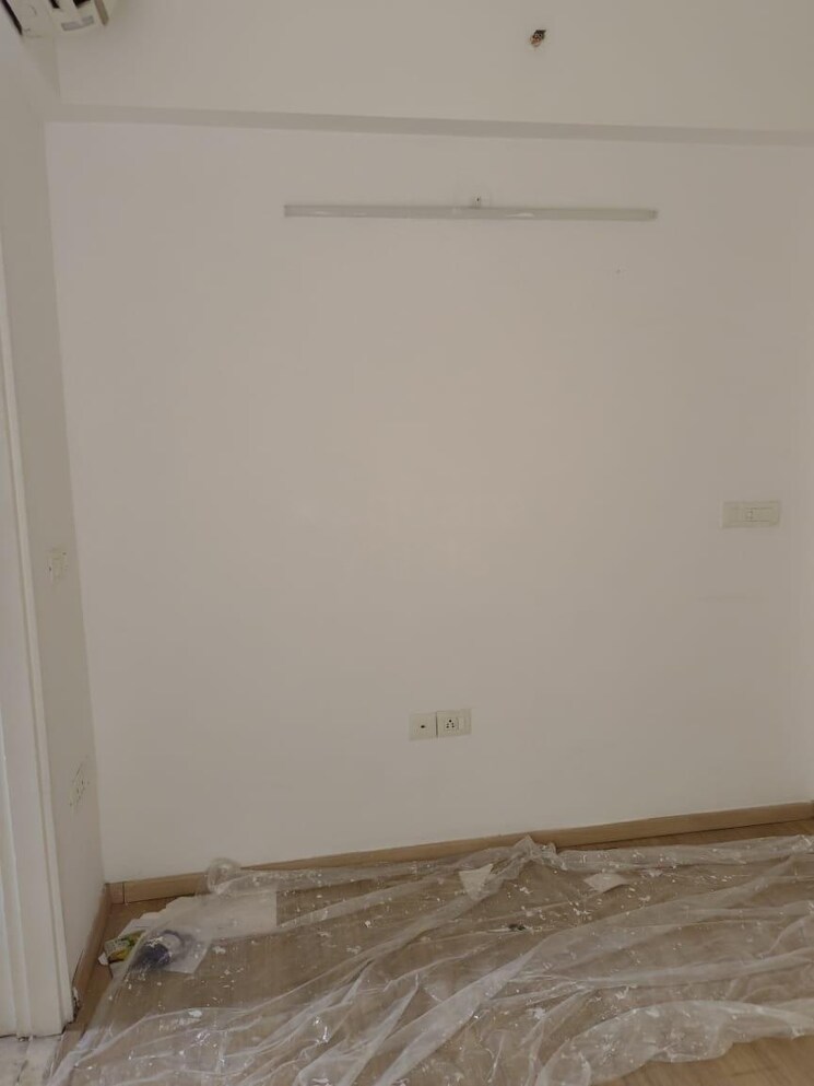 Room, dlf-regal-gardens 3 Bedroom 1818 Sq.Ft. Apartment In Sector 90 Gurgaon 8866990