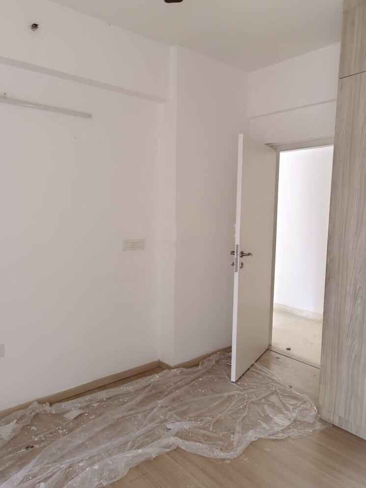 Room, dlf-regal-gardens 3 Bedroom 1818 Sq.Ft. Apartment In Sector 90 Gurgaon 8866990