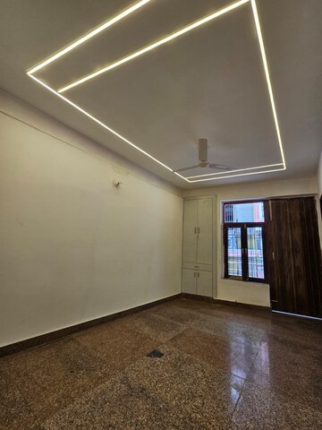 Room in 1 BHK Builder Floor at Saket – for Rent