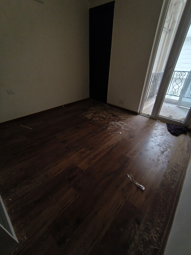 Room, signature-global-park-4-and-5 3 Bedroom 1006 Sq.Ft. Apartment In Sohna Sector 36 Gurgaon 8867732