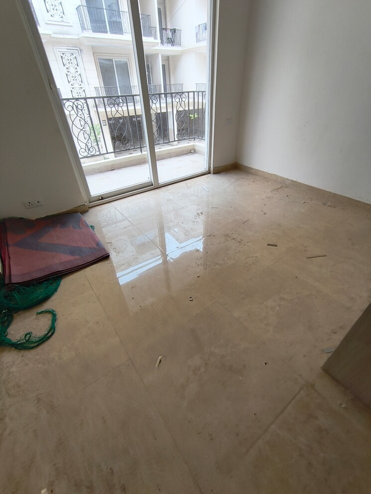 Room, signature-global-park-4-and-5 3 Bedroom 1006 Sq.Ft. Apartment In Sohna Sector 36 Gurgaon 8867732