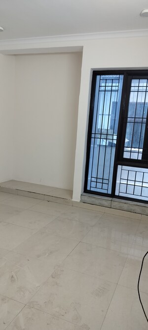 Room in 6+ BHK Independent House at Tulip Mall, Sector 46 – for Sale