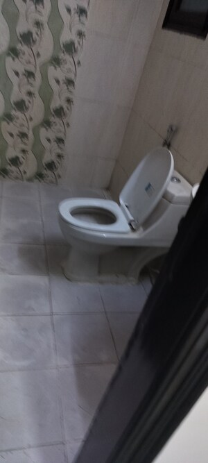 Bathroom in 6+ BHK Independent House at Tulip Mall, Sector 46 – for Sale