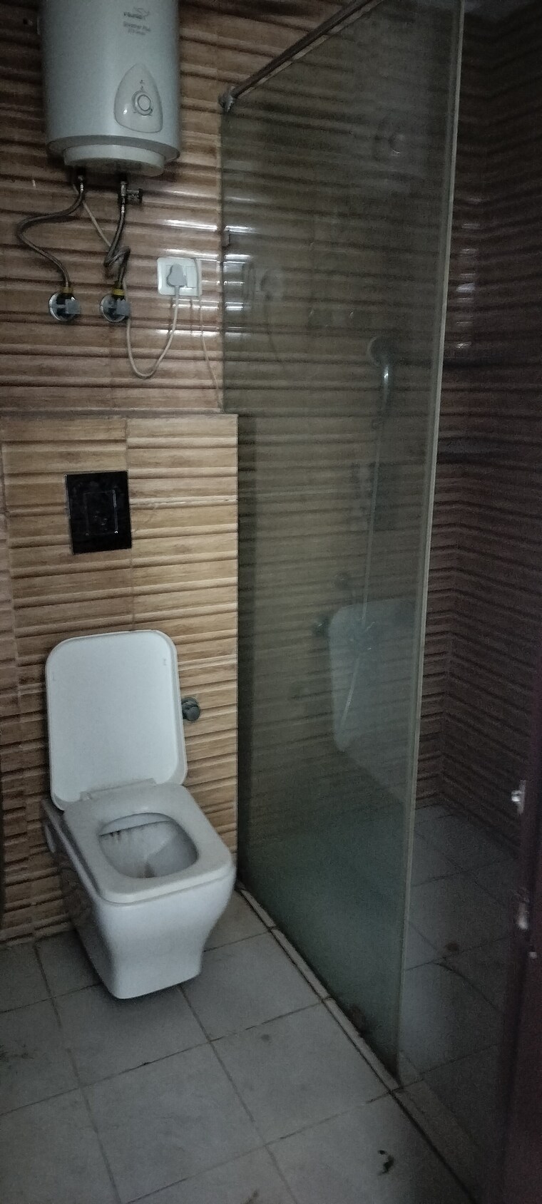 Bathroom, tulip-mall 6+ Bedroom 200 Sq.Mt. Independent House In Sector 46 Noida 8867610