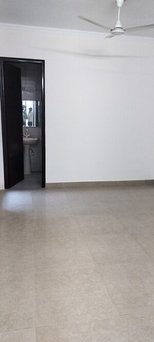 Room in 6+ BHK Independent House at Tulip Mall, Sector 46 – for Sale