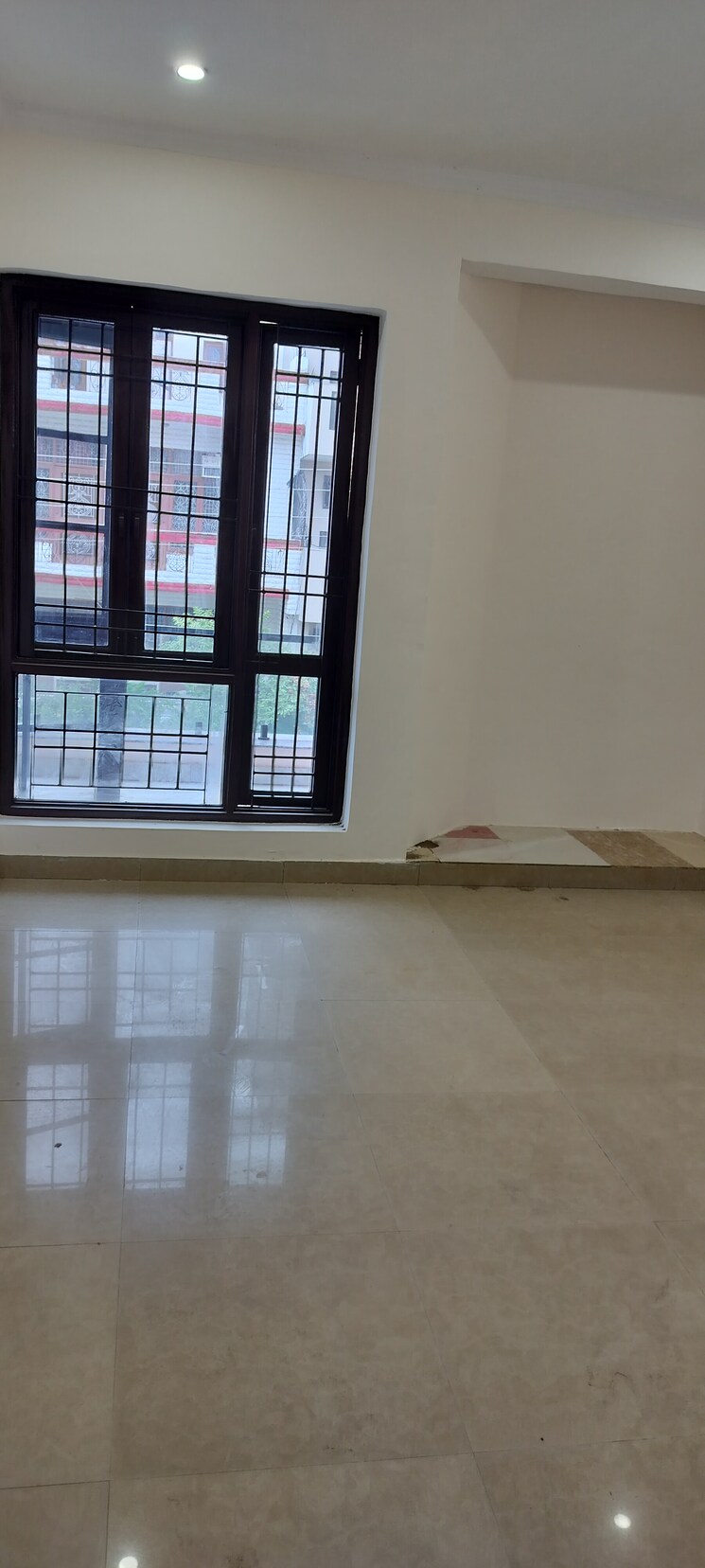 Room, tulip-mall 6+ Bedroom 200 Sq.Mt. Independent House In Sector 46 Noida 8867610