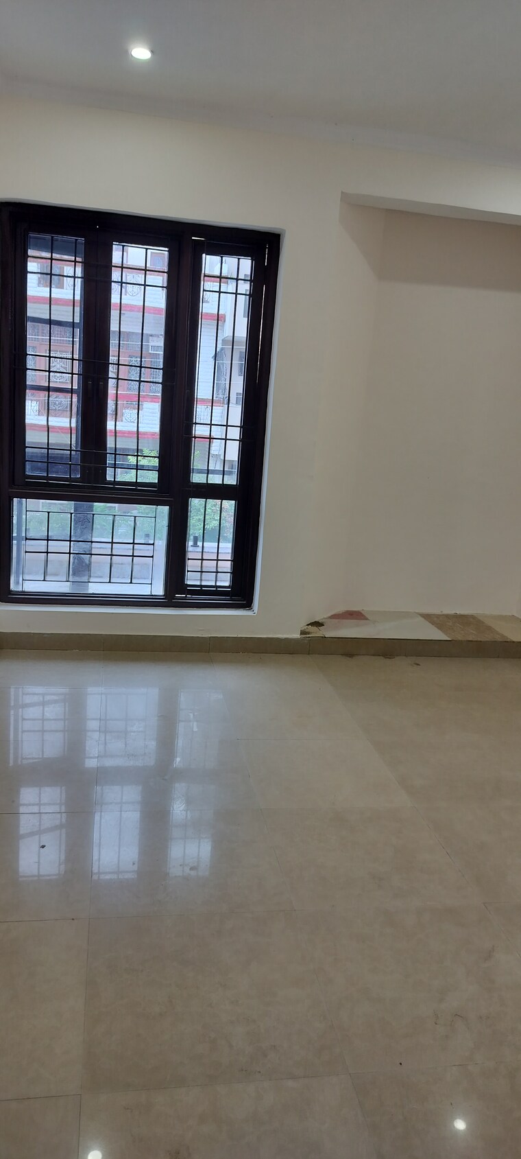 Room, tulip-mall 6+ Bedroom 200 Sq.Mt. Independent House In Sector 46 Noida 8867610