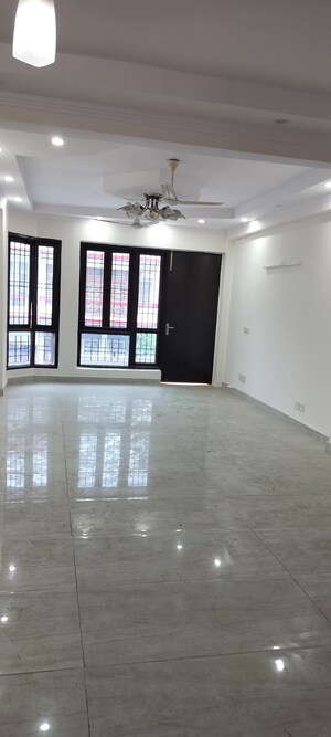 Room in 6+ BHK Independent House at Tulip Mall, Sector 46 – for Sale