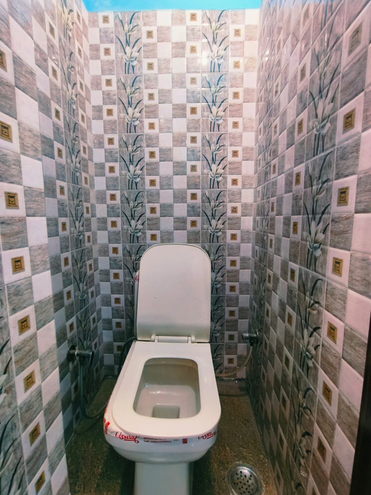 Attached Bathroom, dwarka mor 2 Bedroom 630 Sq.Ft. Builder Floor In Dwarka Mor Delhi 8867662